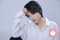我们不是生来完整，是在一次次破碎和修补中，慢慢接近完整。