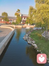 大家好，我是暖心姐姐。
很多时候，我们的情绪就像被关在心里的小兽，找不到出口。
如果你正被焦虑、委屈或迷茫困扰，别一个人扛着。
我在这里，愿意耐心倾听你的心事，陪你一起梳理情绪，找到内心的平静与力量。
#情绪疏导 #家庭关系 #自我成长