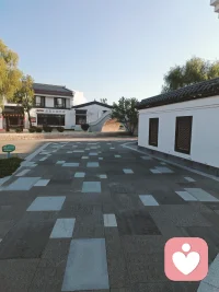 生活再忙，也别忘了照顾自己的情绪。
有些话，说不出口、没人理解、不敢打扰，
没关系，我在这里，安静听你慢慢说。
不评判、不打断、不敷衍，
只给你一份安心与温柔。🌙
 
#情绪树洞 #心理陪伴 #倾听师配图