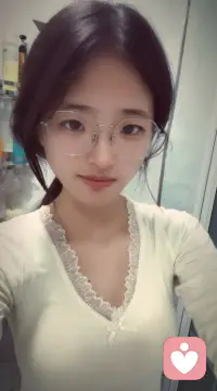 大家好呀，我刚来到这个软件，大家有什么不开心的，想倾诉的可以找我哦，最后给大家分享一下我的美照，谢谢配图