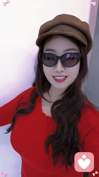 懂你的欲言又止，陪你的情绪慢慢落地，有人倾听，就是最好的治愈……配图