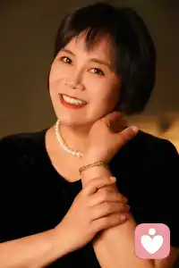 让别人快乐是一种实力，让自己快乐是一种能力。人生最重要的是快乐。不是年轻才快乐，而是快乐才年轻。每天给自己一个快乐的理由，花开花落都开心。