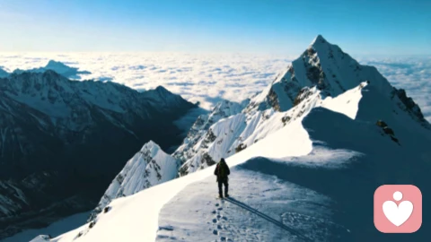 三维困在境遇，四维看见真相