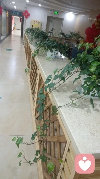 情绪像云，飘过就好，
不必留住，若累了，
我借你一小片晴空配图