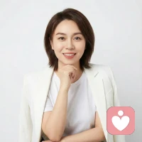 《把自己重养一遍》

你遇到了一个人。你以为他是缺爱的，于是你疯
狂的补偿他，后来才发现真正缺爱的不是他，而是你自己。你爱他的方式，原来都是你想被爱的样子，那些你强加给他的关怀。不过是你内心深处的渴望，你总怕他孤单，其实是怕自己被冷落。你总想给他陪伴，其实是想自己被惦念，我们总在爱别人的名义里偷偷满足自己的期待，以为在治愈对方，到头来才发现。真正需要被自愈的是自己。那些不奋不顾身的付出，不过是把自己缺失的爱小心翼翼的投射到了别人身上。因为你拼命的想给别人的，往往是正是自己想要得到的。