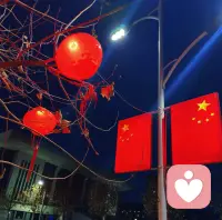 更深露重，孤枕难眠的你有心事可找我来倾诉阿，别和自己过不去，也别委屈自己。憋坏了心怎么办？配图