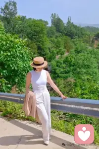 在喧嚣的世界里，为您保留一片只属于声音的净土。在这里我们常常渴望被听见，胜过被解答。配图