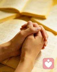 他的偏好很特别，源于童年缺少陪伴的孤独。
在一段健康的关系里，他找到了能理解他的伴侣。他们不伤害彼此，只是用一种旁人不懂的方式，确认“我被看见、被珍视”。
他说：“以前我觉得自己是怪物，直到她告诉我，这只是我表达爱的方式。”
没有所谓的“不正常”，只有没被看见的需求。当小众的偏好遇上尊重，就能从阴影走向阳光。

异僻恋从不是洪水猛兽，健康的核心永远是：自愿、尊重、边界、不伤害。
每一种真诚的情感联结，都值得被温柔以待。愿每个小众的灵魂，都能卸下伪装，自在去爱❤️
 
#异僻恋 #真实故事 #情感多元 #自我接纳 #心理疗愈配图