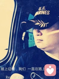 哪怕世界喧嚣，我也愿意做你安静的角落

你好，我是你的倾听者。
 
有时候，是不是觉得身边吵吵闹闹，却找不到一个能说“悄悄话”的人？委屈不敢说，难过怕打扰别人，坚强了太久，也需要有人递张纸巾。
 
我不评判你，也不打断你。在这里，你可以做回最真实的自己。不管是难解的心事、破碎的情绪，还是那些说不出口的秘密，我都愿意接住。
 
我们可以聊聊天气，聊聊工作，也可以只是静静坐着。哪怕只是陪你发会儿呆，我也会全神贯注。愿你的情绪在这里得到安放，愿你今晚睡个好觉，明天依然是那个闪闪发光的你。