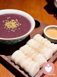 清晨一碗暖暖的紫薯银耳汤，配上香香的春卷，
把胃照顾好，心也跟着安稳下来。
好好吃一顿早餐，就是给自己最好的疗愈。🌿配图