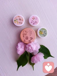 沉寂了一段日子，忙于生活里大大小小的琐碎。慢慢懂得，人不必一直紧绷向前。接纳情绪起落，允许自己疲惫、允许短暂停歇。如果你心里有无处诉说的心事，我在这里，安静聆听。