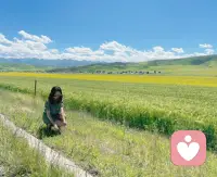 当一个人受伤、困惑或焦虑时，温柔而敏感的共情陪伴……能带来启迪与疗愈。在这种情况下，深度理解是我所知能给予他人的最珍贵礼物——卡尔·罗杰斯配图