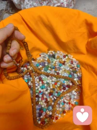 你被黑暗敲打恰恰说明你是光明本身。
​
在我这里你可以放松一点。
​
允许自己低落一会儿，一切会好起来