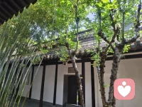 千里江南风月，满目黛瓦白墙
小桥流水人家，清风漫过街巷
误入水墨画卷，沉醉江南温柔
