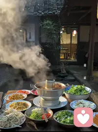 终其一生我们都在寻找一个
一起吃饭，好好说话的人🤍⭐️配图
