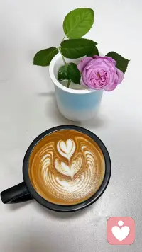 你有多久没好好坐下来，喝一杯慢咖啡，听自己的心跳了？🌿
生活的褶皱里，藏着太多没说出口的情绪。
我是你的倾听师，像这杯温柔的拉花咖啡，不急不躁，只接住你所有的疲惫与心事。
不用伪装，不用逞强，在这里，你可以慢慢说，我会认真听。
#情绪树洞 #倾听师 #治愈自己配图