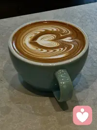 人到晚年，最渴望的从不是物质，而是有人耐心倾听、真心陪伴。很多老人藏着孤独与心事，怕打扰子女，怕无人理解。作为倾听师，我愿做他们温暖的倾听者，耐心听往事、解心结、抚情绪，用陪伴化解孤单，用理解温暖心灵。让每一位老人都被温柔以待，有人说话，有人牵挂，心安度晚年。配图