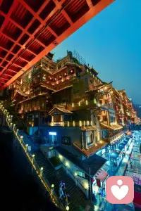 当爱意变成谎言，当承诺沦为欺骗，你不必逼自己假装坚强。你的崩溃、不甘、难过，都值得被温柔接住。我会一直在这里，用耐心陪伴你，陪你疗愈伤痛，重新找回属于自己的力量。