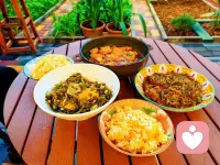 吃饱，再安放情绪

桌上的饭菜冒着热气，忽然觉得，倾听和生活本就相通。
来访的人带着满心褶皱来，我想先递上一碗热饭，让身体先落定。
毕竟，先把肚子填饱，把日子的烟火气接住，那些翻涌的情绪，才有被温柔安放的底气呀。❤️
#倾听师日常 #治愈系美食 #情绪疗愈