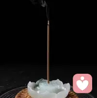 睡不着的夜晚，别硬扛啦。
我在这里，陪你聊聊天，直到困意来。
#倾听师 #深夜树洞