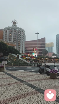 世界很吵，我在这里安静等你
倾听你的情绪，接纳你的脆弱
往后余生，以心为灯，温暖同行配图