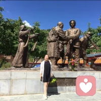 甘南看到这座雕塑
忽然明白
所有长久的联结
都源于坦诚相待
褪去虚浮滤镜
真心才能相通
