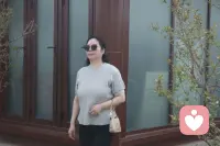 寻一处安静角落缓步散心
伴着草木卸下一身紧绷
不必迎合任何人
独享一段放空自己的时光