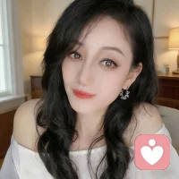 我是暖心倾听者，愿做你温柔的避风港
 
生活总有太多说不出口的疲惫
深夜里的委屈、无人懂的心事、压在心底的烦恼
不用独自硬扛，也不必假装坚强
 
我在这里，安静倾听你的所有情绪
不评判、不打断、不敷衍
认真接住你的每一份难过与迷茫
无论是碎碎念、小情绪，还是藏在心里的秘密
都可以放心倾诉
 
用心倾听，温柔陪伴
愿你被理解、被温暖、被温柔以待
卸下所有疲惫，安心做自己✨