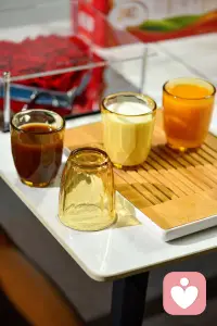 今天是3月8日，星期日，农历正月二十，妇女节。三月春风暖，巾帼绽芳华。在万物复苏的时节，我们迎来了国际妇女节，这是属于每一位女性的节日，是致敬女性力量、歌颂女性光芒的日子。她们，不是女神，不是小仙女，是万千个平凡而伟大的个体。朋友早安！配图