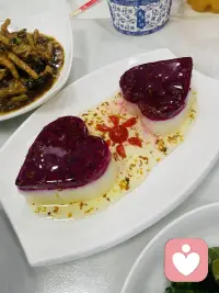 心情不好的时候，千万别为难自己，人生除了生死，其他的都是小事，只要太阳每天照常升起，就没有过不去的坎，生活已经那么累了，你又何必想那么多，把自己搞的那么疲惫，你难道就不知道路走的太多，疼的是脚，人想的太多，累的是心，凡事要想开点，看淡点，简单点，糊涂点，情绪不能解决任何问题，何必庸人自扰，何必自寻烦恼，生活本来就很累，对自己好一点……配图