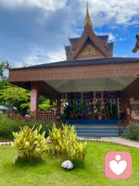 今天读到触动我的一句话：人在变强的路上，会真正爱上自己。那种爱不是自恋，而是经历了无数次独自穿过风雨后的确认感。你开始信任自己的判断，欣赏自己的任性，也坦然接受自己的局限。你不再借助别人的喜欢，来确认自己的价值，你的魅力本就如风存在，不因谁来，也不因谁而去配图