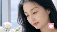 内心充实有精神追求的女性更显年轻活力，这源于身体与内心的深度链接