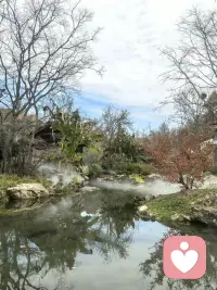 性格是不治之症

不爱主动的女生骨子里都很倔强，不容易被周围的环境带坏，有底线，初次相见觉得很冷漠，一接触发现是个真诚可爱的人灵魂有趣，擅长倾听却不爱表达，慢热也安静，虽然性格很倔强，但会因为别人一句掏心窝的话红了眼眶，心软的一塌糊涂。只有在被偏爱与温柔下，才甘愿放弃铠甲，一旦发现虚伪便会穿上铠甲离开。