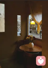 允许自己偶尔脆弱
承认生活中的失控
缝补过的灵魂反而更坚韧
带着裂痕的光，才更透亮！配图