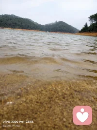 水很静，风很轻。
说说你最近藏在心里的话吧，我听着。配图