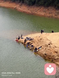 水很静，风很轻。
说说你最近藏在心里的话吧，我听着。配图