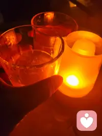 不要因为一个人，对你的伤害和否定，而否定自己的未来。

真诚和善良永远都没有错，错的是你没有分清对象。

所以你应该反思的是:自己看人的眼光和见识，而不是自己的真诚与善良。配图