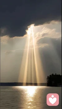 万物皆有裂痕，那是光照进来的地方。
总有一缕阳光是为了照耀你而存在，总有一束光能够让你感到心安！