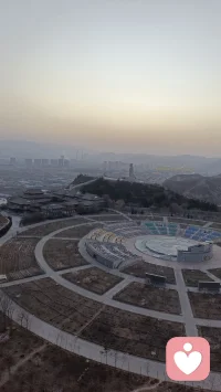 有时候我们都需要一座山，

来安放那些说不出口的情绪。

你呢？此刻最想对自己说一句什么？配图