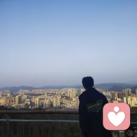 生活偶尔会糟糕，但你永远值得被温柔对待。