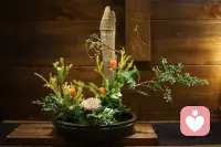 今天是惊蛰分享给大家
是从沉眠到苏醒、从内敛到生发的过程
醒
冬眠结束，心不再沉郁、麻木、拖延，
意识慢慢清明，愿意睁开眼面对生活。
动
雷声一响，心里的懒劲散了，
有了想做事、想出发、想改变的冲动。
生
情绪不再压抑，
希望、期待、热情开始破土而出。
轻
告别冬天的沉重、焦虑、内耗，
心境变得轻快、舒展、有呼吸感。
敢
藏了一冬的想法，终于敢说、敢试、敢行动，
有了破土而出的勇气。配图