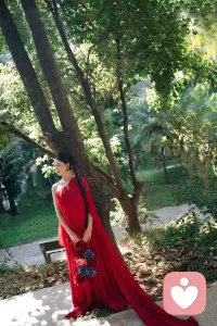 自爱者才能爱人，富裕者才能馈赠。配图