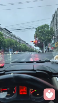 处不了的关系就别处了，解决不了的问题就不要解决，如果不能相互理解，那就相互远离，适当的放弃会轻松很多，失去都是相互的，人家都不在乎，你又怕什么