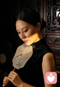 余生，
不妨选择适合自己的鞋，
走好自己的路。
早安🌹配图
