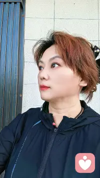 不问，事就少；
少问，烦恼就少。
人生本苦，别再自讨苦吃，
活得清醒，不如活得快乐。
