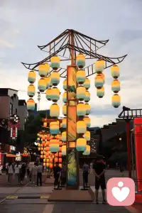 生活最美的样子大概就是，
脸上有微笑，心中有阳光；
努力过自己的日子，偶尔慌乱，
偶尔平稳，偶尔起伏，都各有滋味！早安