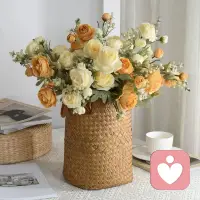 这世上最珍贵的，
从来不是名气、地位和头顶的光环
是萍水相逢时，愿意伸出的那只手
是素不相识时，愿意停下的那份倾听
是记住别人的难，也守住自己的真