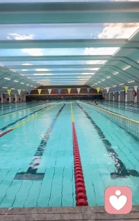 泳池里的水流，是治愈情绪的良药。我是宇凡，游泳爱好者，也是倾听师，愿陪你一起游出情绪低谷。配图