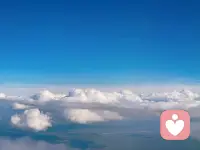 我是倾听师宇凡，也是从情绪与身心困境中走出来的亲历者。曾在低谷里向内探索，将军旅生涯淬炼出的坚韧，与对生命成长的深度思考结合，沉淀出一套关于身心调节的成长智慧，收录于我所践行的「宇凡健康道」体系之中。我始终相信，成长自有次第：先关照身体的信号，以科学的身心调节为根基；再梳理内在的情绪，以心灵和解为桥梁；最终走向精神的通透，以自我升维为归途。很多时候，情绪的困扰并非单纯的心境问题，而是身心节奏失衡、内在能量耗散发出的提醒。忽略身体的感受，只谈心灵的解脱，往往会陷入舍本逐末的循环。我将东西方心理学的专业理念，与自己亲历的成长经验结合，陪你一起看见情绪背后的信号，重建身心的平衡，找到属于自己的从容与通透。
 
身心合一诗
 身藏元精纳山海，心御清气顺云天。
以神悟道归玄境，一径清宁渡尘缘。配图