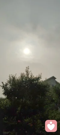 日耀凝云，光散为暖。
太阳的光晕凝成一朵温柔的云，恰如我以宇凡道为灯，照进每一片迷茫里。光为云生暖，我为众生生安，护着每一颗心，予您温柔，予您力量，予您一生安稳与光亮！配图